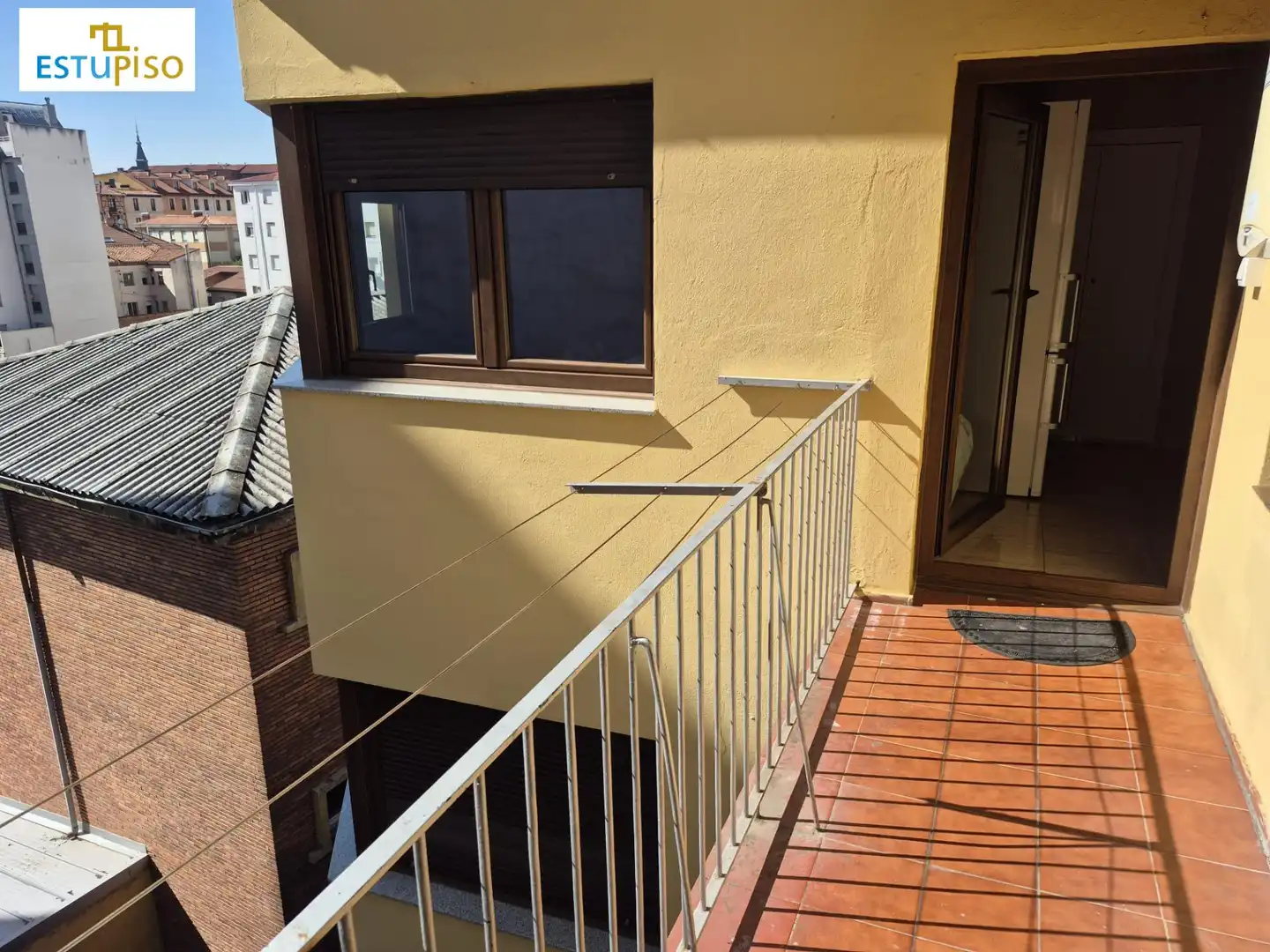 Terrassa de Pis en venda en León Capital  amb Calefacció, Terrassa i Moblat