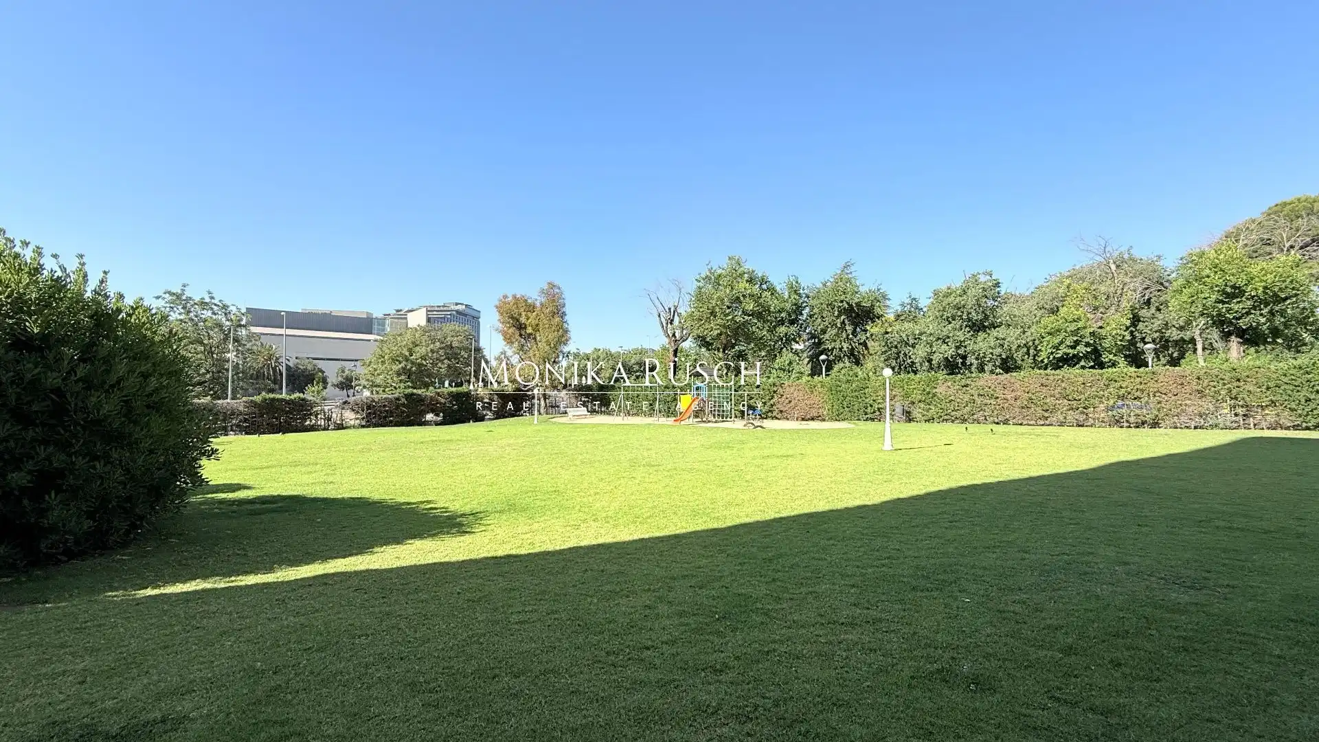 Piso en venta en Barcelona con Calefacción, Terraza y Trastero