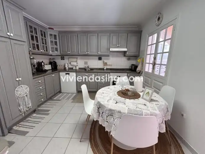 Küche von Einfamilien-Reihenhaus zum Verkauf in La Orotava mit Terrasse und Balkon