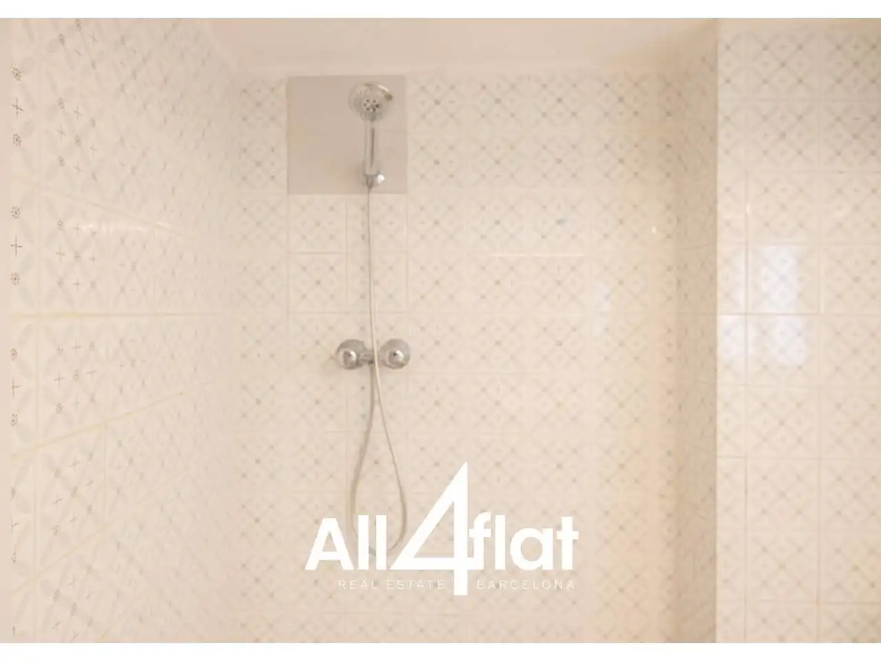 Bathroom of Flat for sale in Barcelona  with Air Conditioner