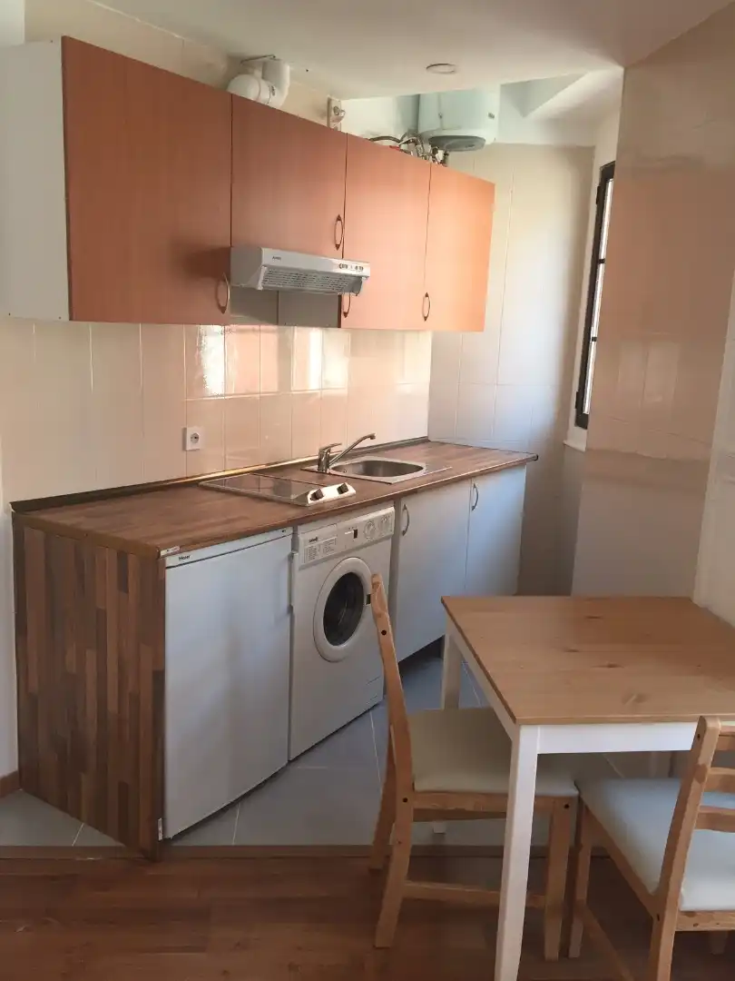 Cuina de Estudi de lloguer en Madrid amb Aire condicionat, Calefacció i Moblat