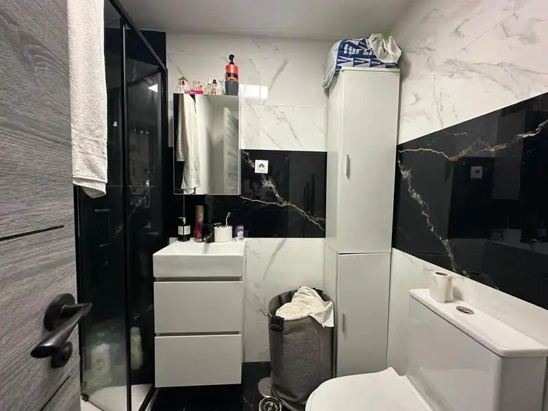 Bathroom of Ground floor for rent in Madrid  with Air Conditioner and Heating
