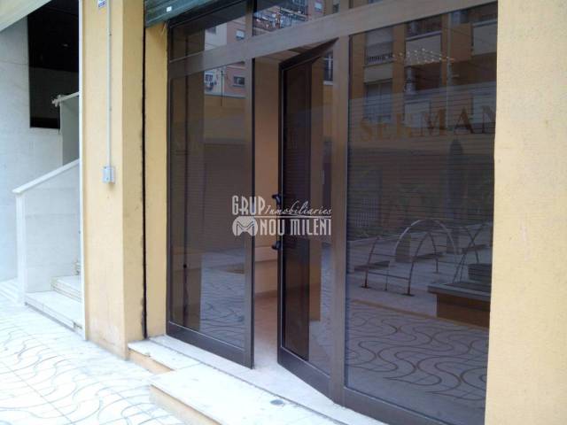 Local comercial en Alquiler en Camí Reial