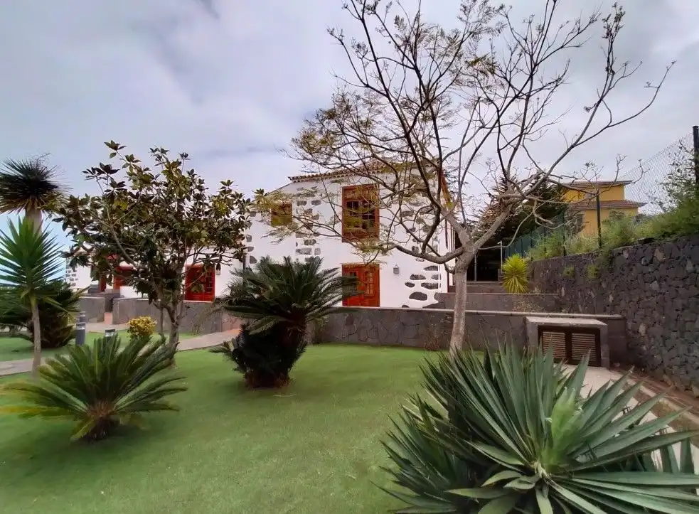 Vista exterior de Edificio en venta en Los Realejos
