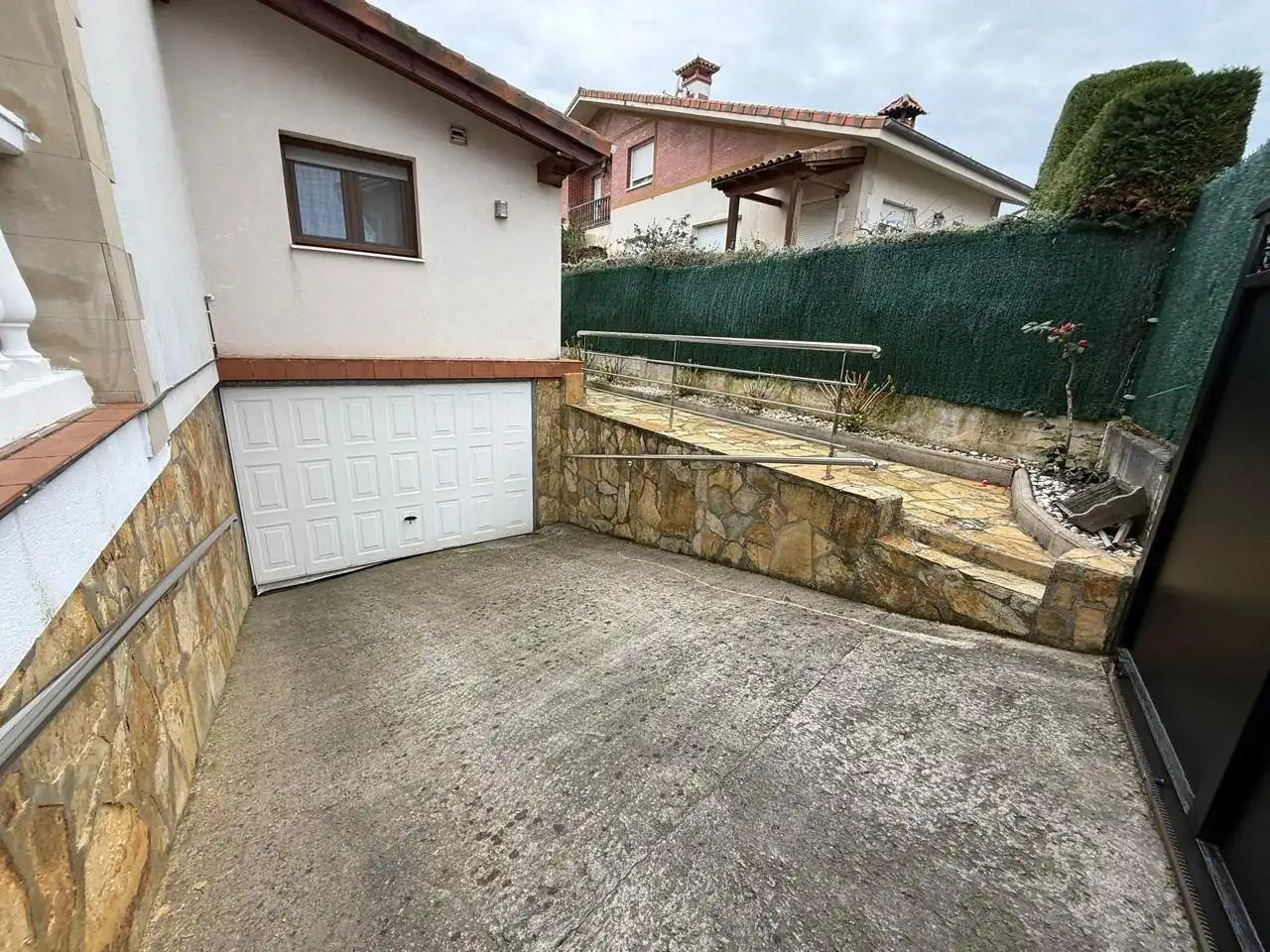 Parking de Casa o chalet en venta en Castro-Urdiales con Calefacción, Jardín privado y Terraza