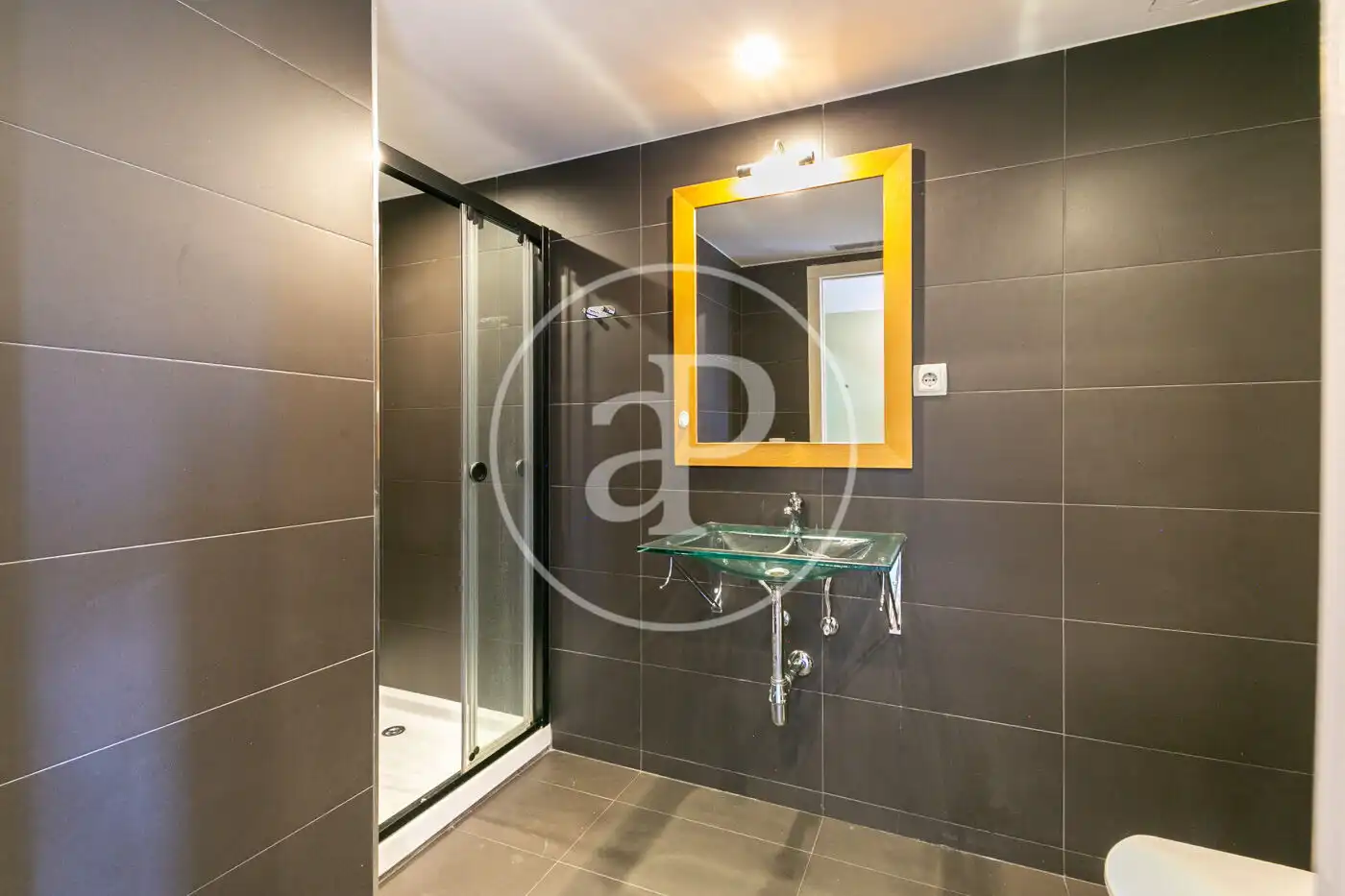 Badezimmer von Dachboden zum Verkauf in Barcelona mit Klimaanlage, Heizung und Terrasse