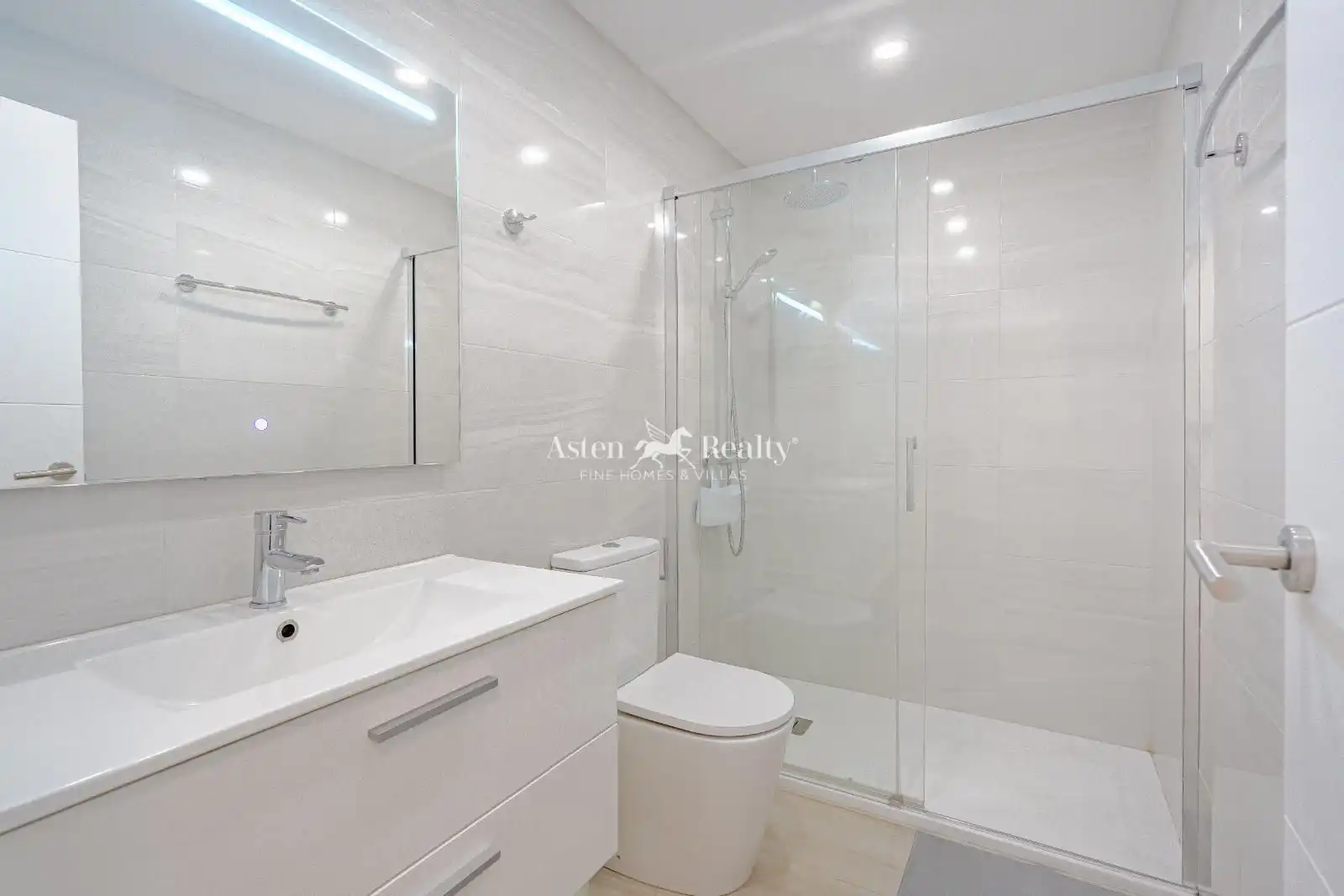 Bathroom of Flat for sale in Adeje  with Terrace, Swimming Pool and Furnished