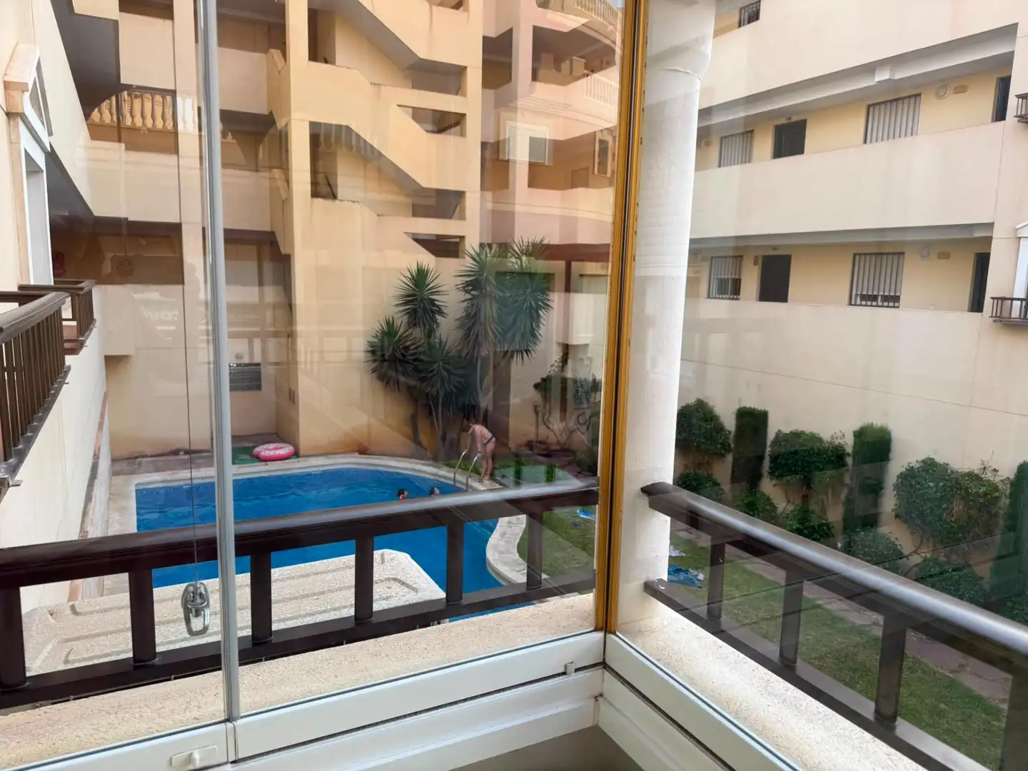 Piscina de Apartamento de alquiler en El Ejido con Aire acondicionado y Amueblado