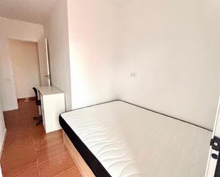 Dormitori de Apartament per a compartir en  Barcelona Capital amb Moblat, Rentadora i Balcó