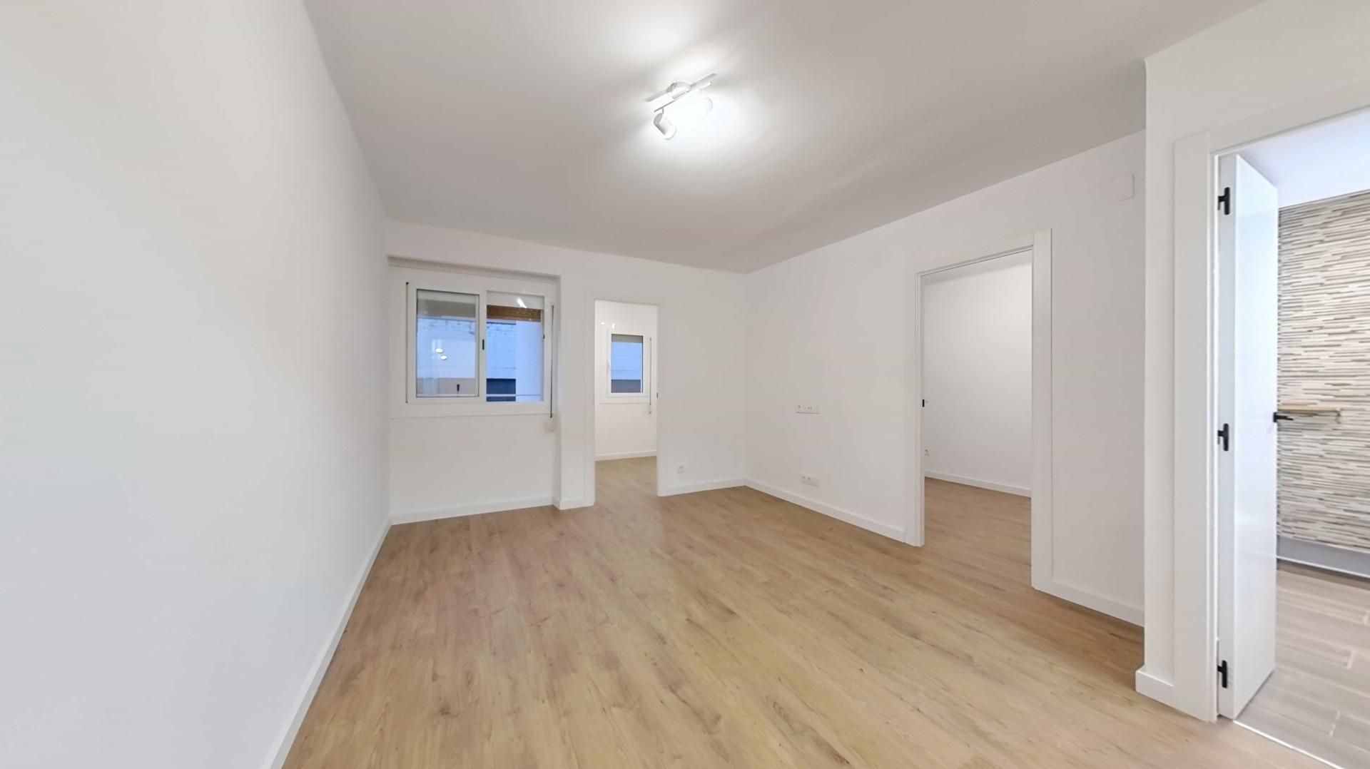 Bedroom of Flat for sale in Santa Coloma de Gramenet  with Parquet flooring and Balcony