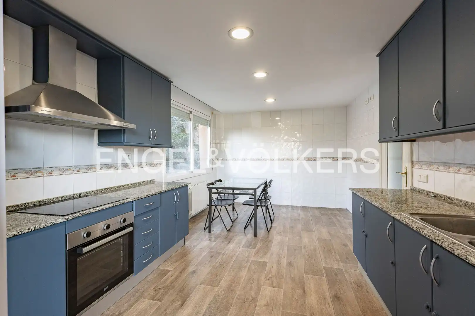 Cocina de Casa o chalet en venta en Vallirana con Calefacción, Jardín privado y Parquet