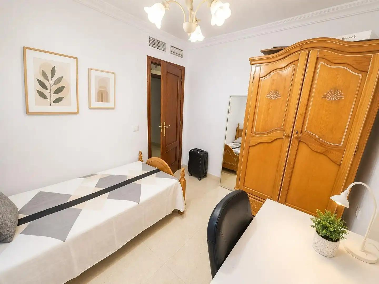 Habitación de Piso de alquiler en Málaga con Terraza, Amueblado y Piscina comunitaria