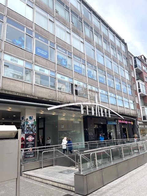 Vista exterior de Oficina de lloguer en Bilbao  amb Aire condicionat i Calefacció