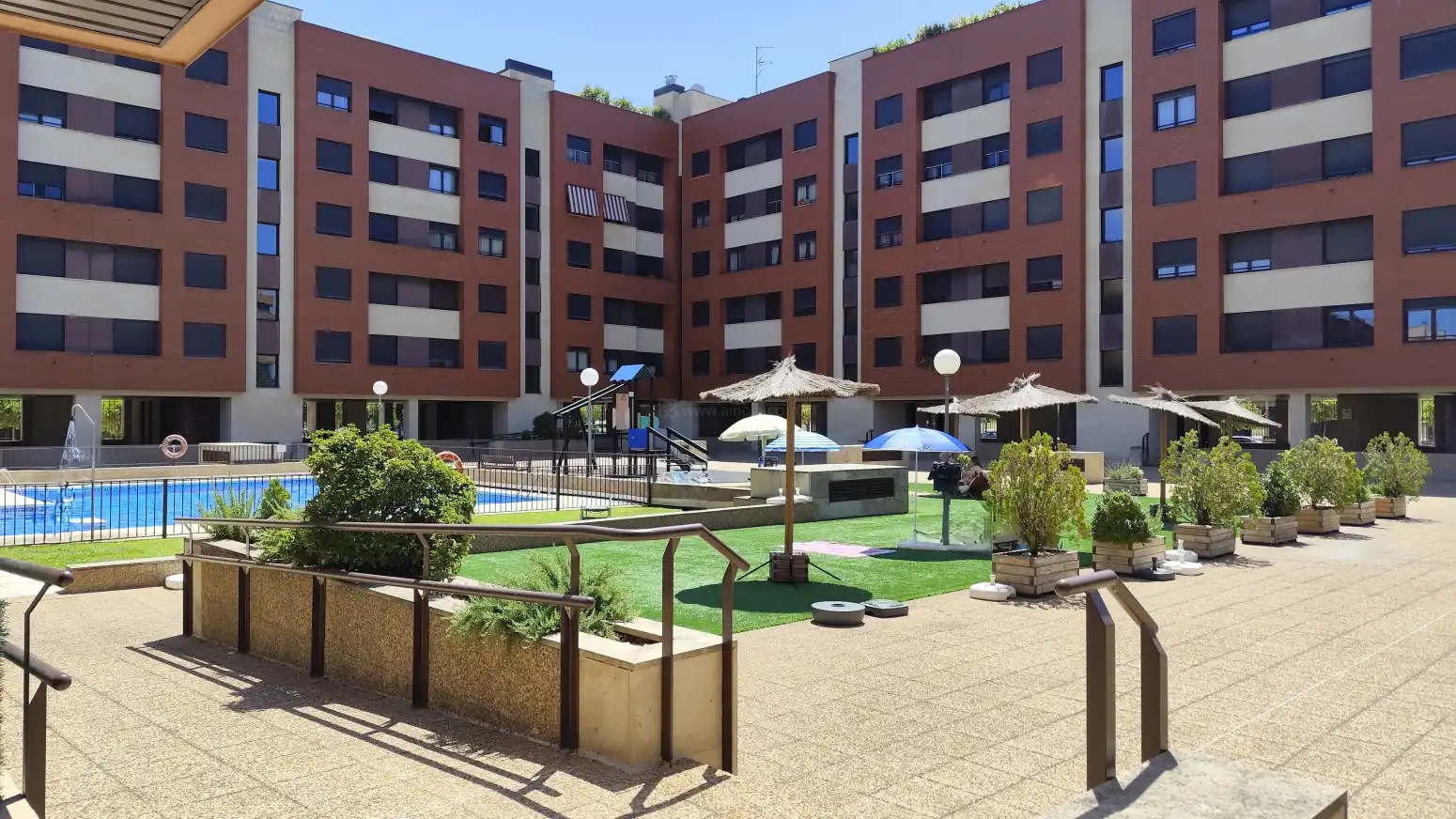 Vista exterior de Local en venta en  Logroño