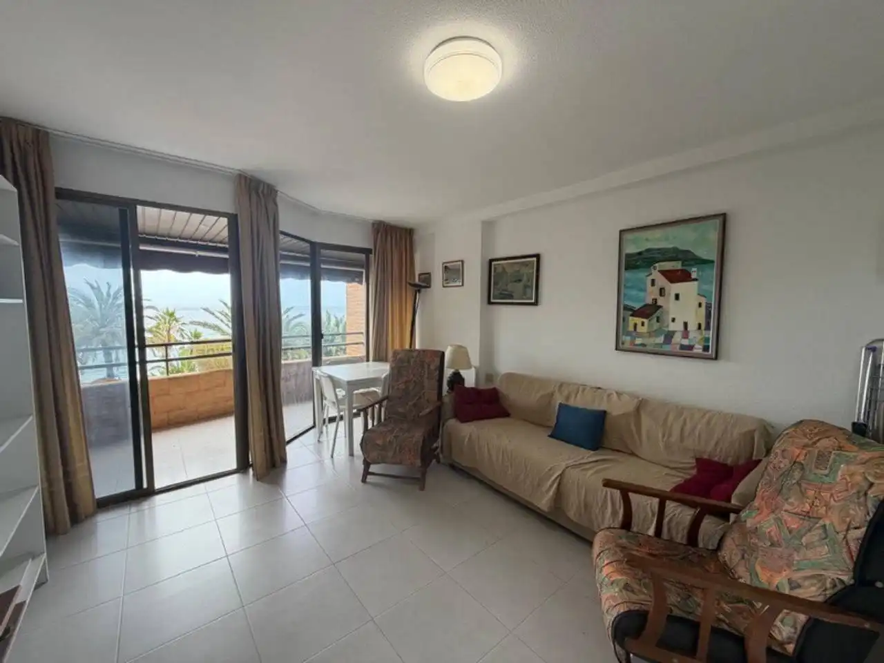 Sala de estar de Apartamento en venta en Almuñécar con Terraza, Amueblado y Piscina comunitaria