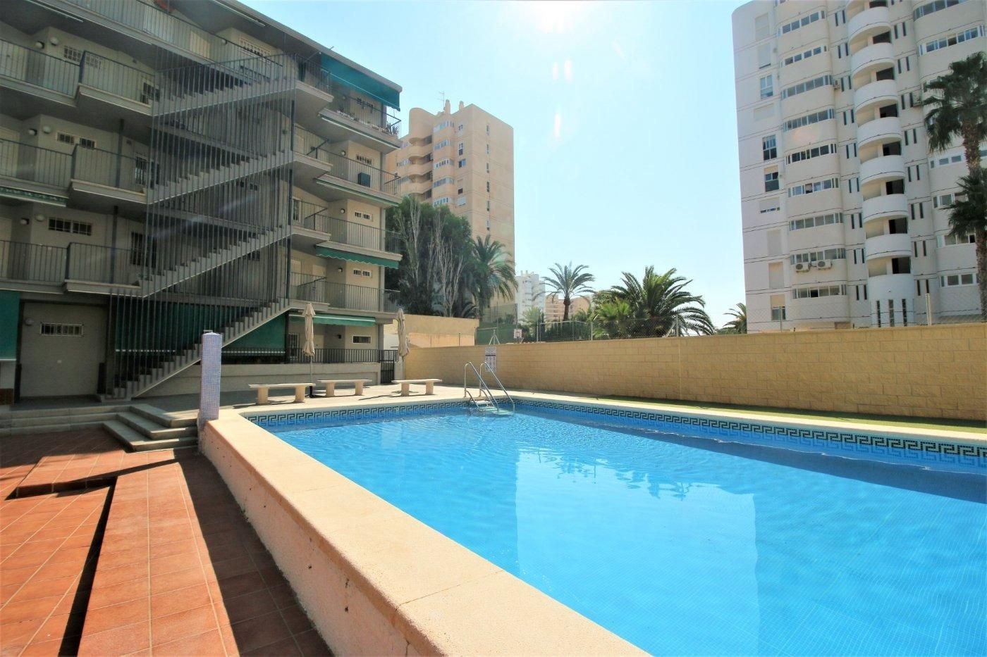 Piscina de Apartament en venda en Alicante / Alacant amb Aire condicionat, Calefacció i Jardí privat