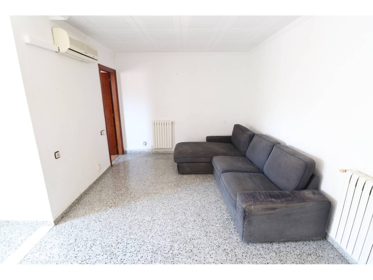Living room of Flat for sale in Terrassa  with Air Conditioner, Heating and Balcony