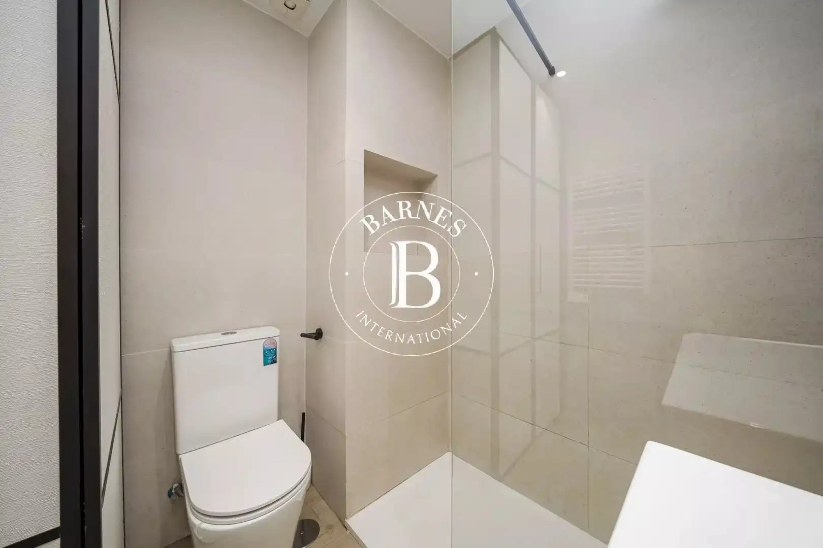 Bathroom of Flat for rent in Madrid  with Air Conditioner, Heating and Oven