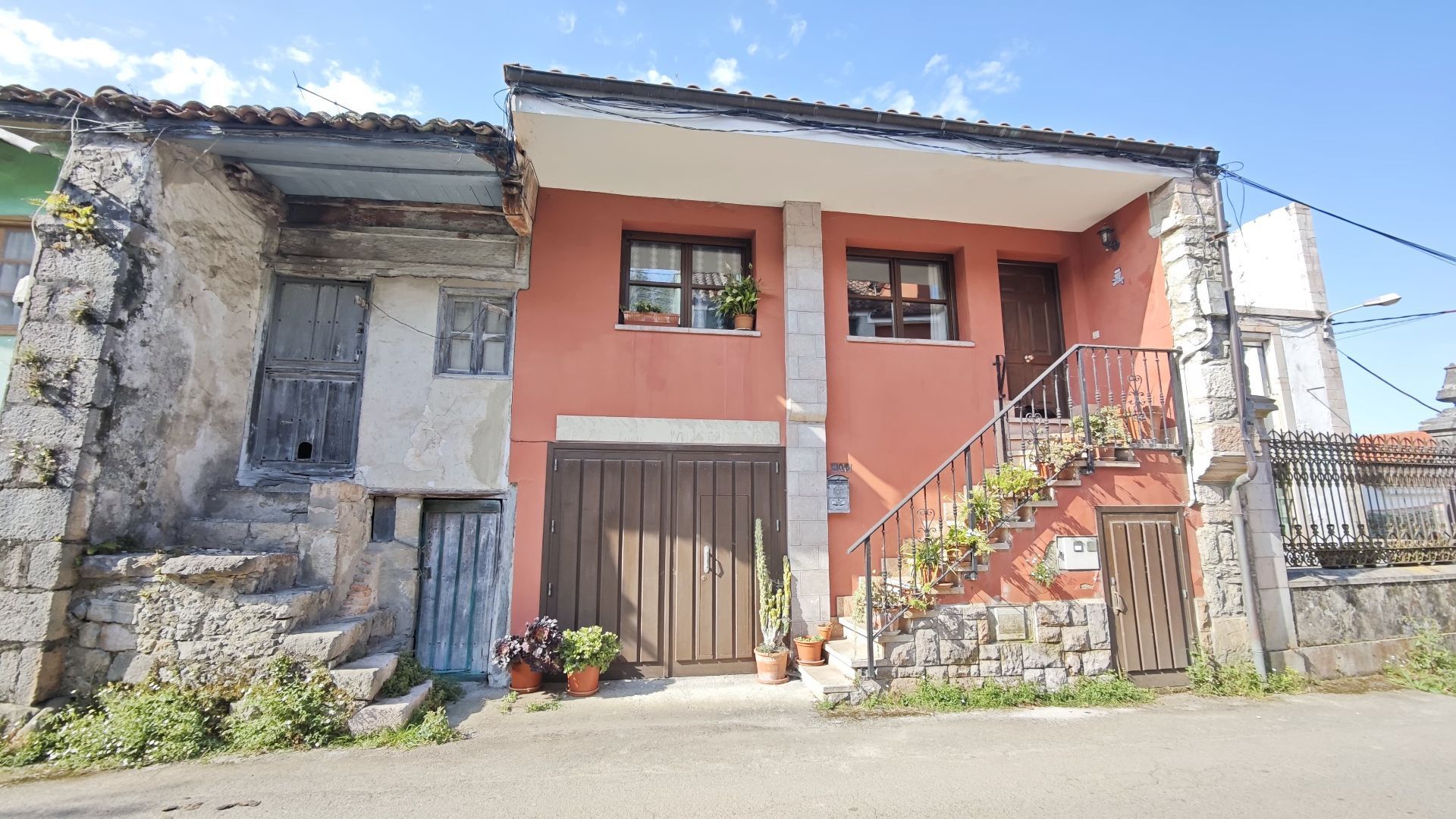 Vista exterior de Casa o xalet en venda en Llanes amb Calefacció, Traster i Moblat