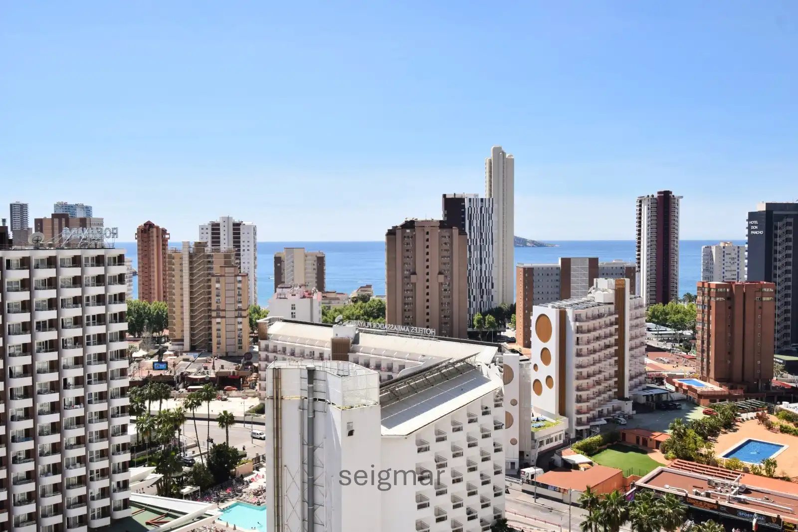Apartament amb terrassa en venda a Calle Derramador 10
