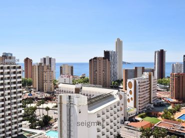 Apartament amb balcó en venda a Calle Derramador 10