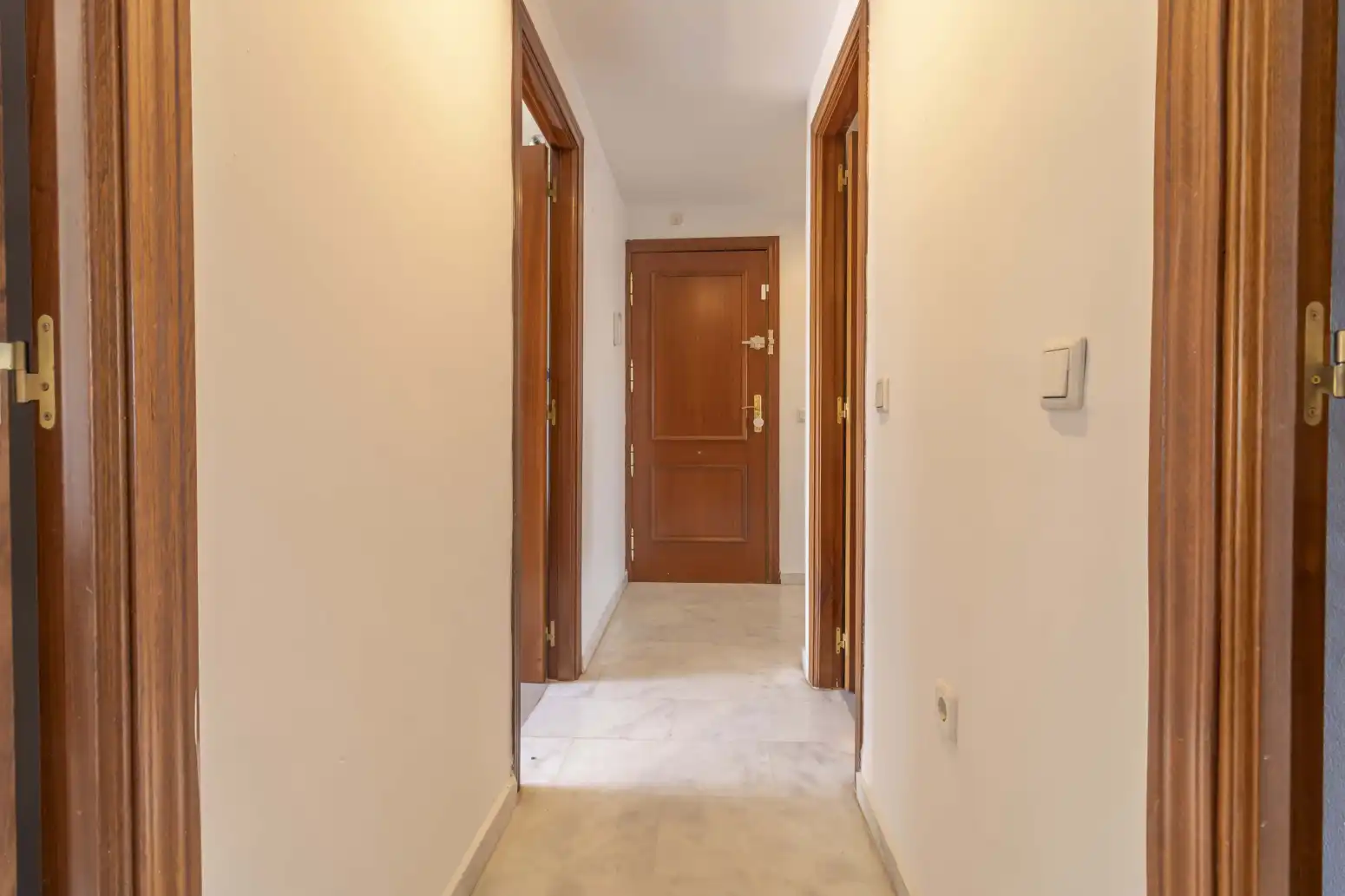 Wohnung zum Verkauf in Mairena del Aljarafe mit Klimaanlage, Privatgarten und Terrasse