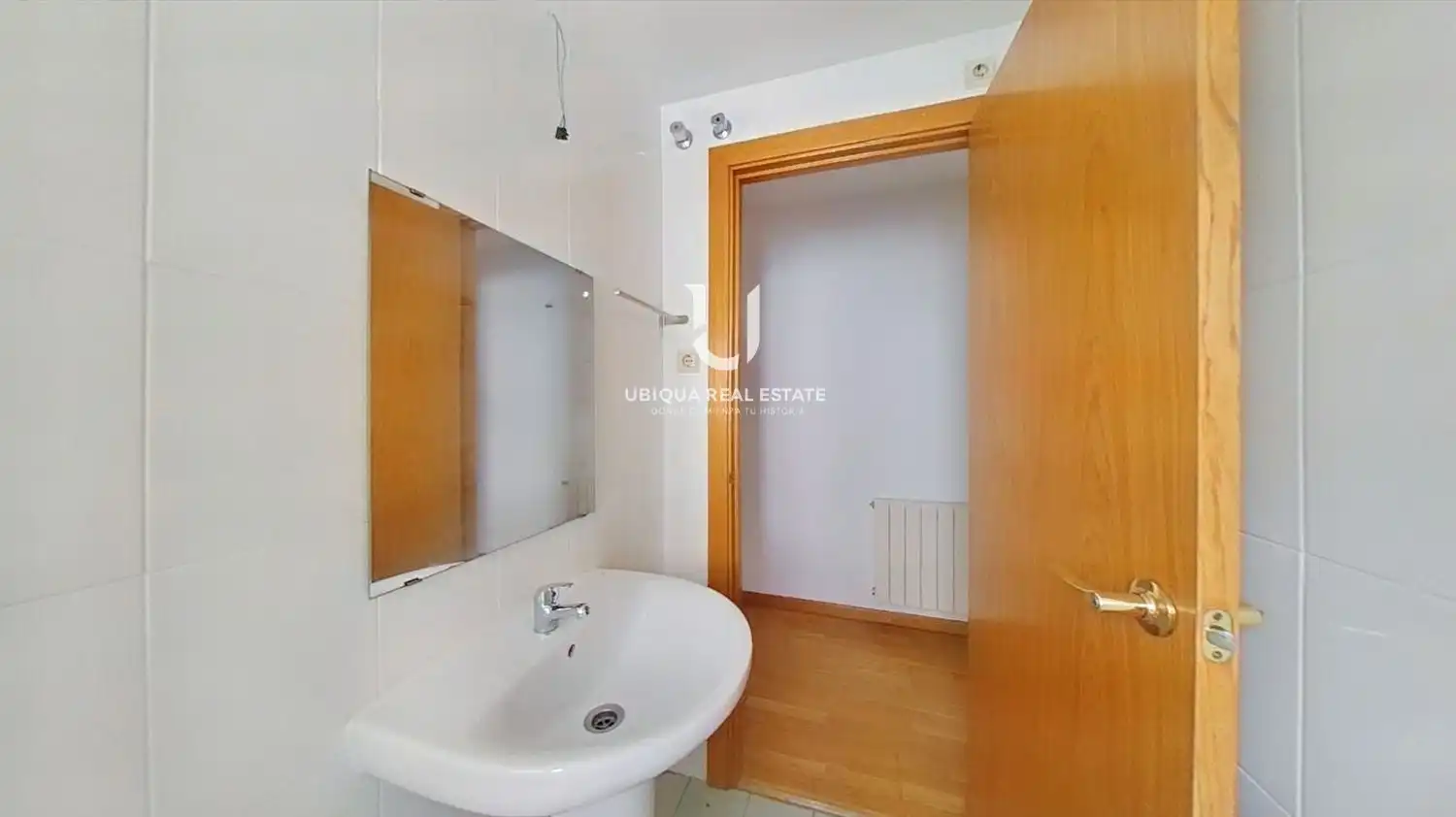 Baño de Piso en venta en Barcelona con Calefacción, Piscina y Piscina comunitaria