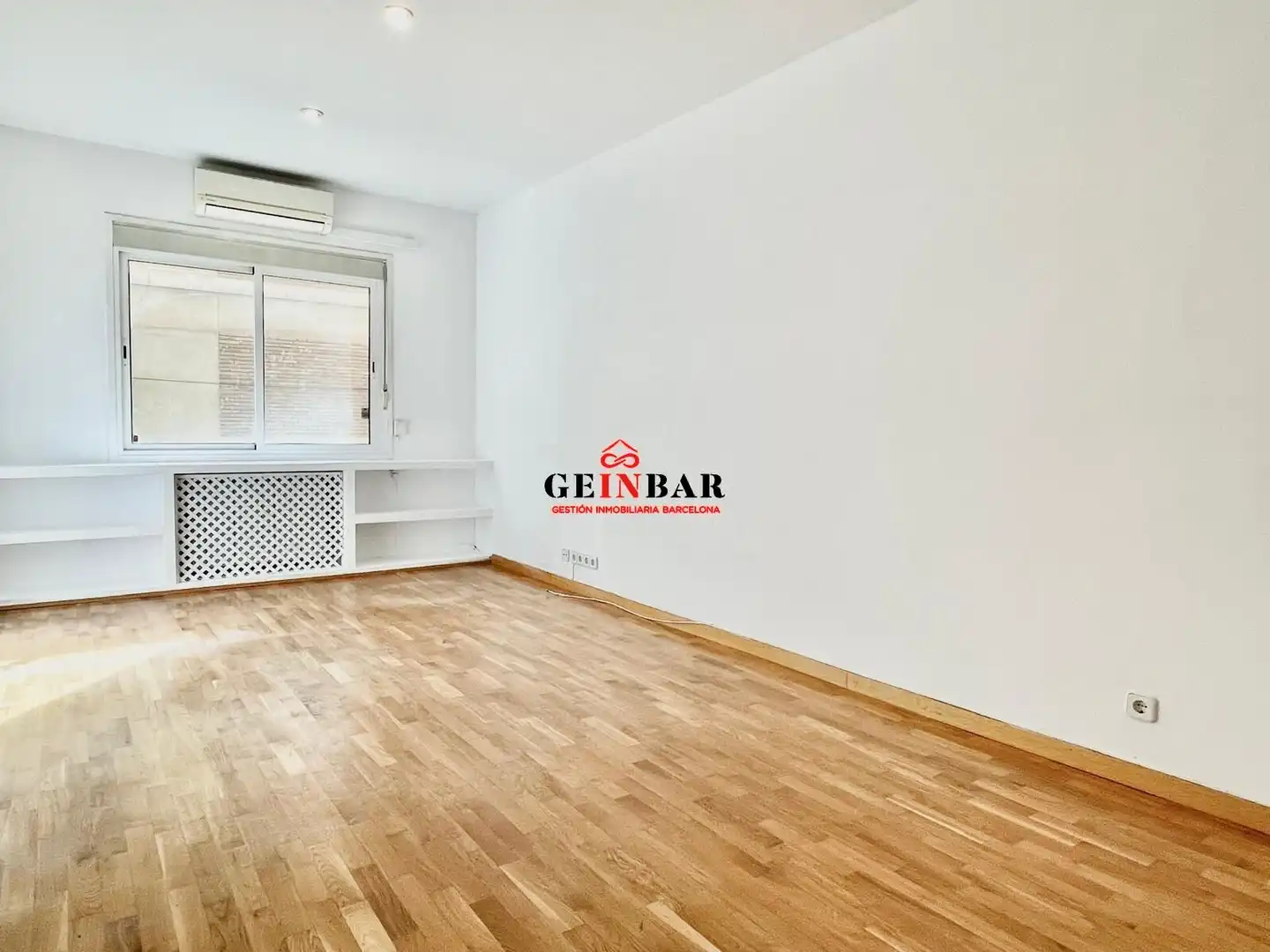 Piso en venta en Barcelona con Calefacción y Parquet