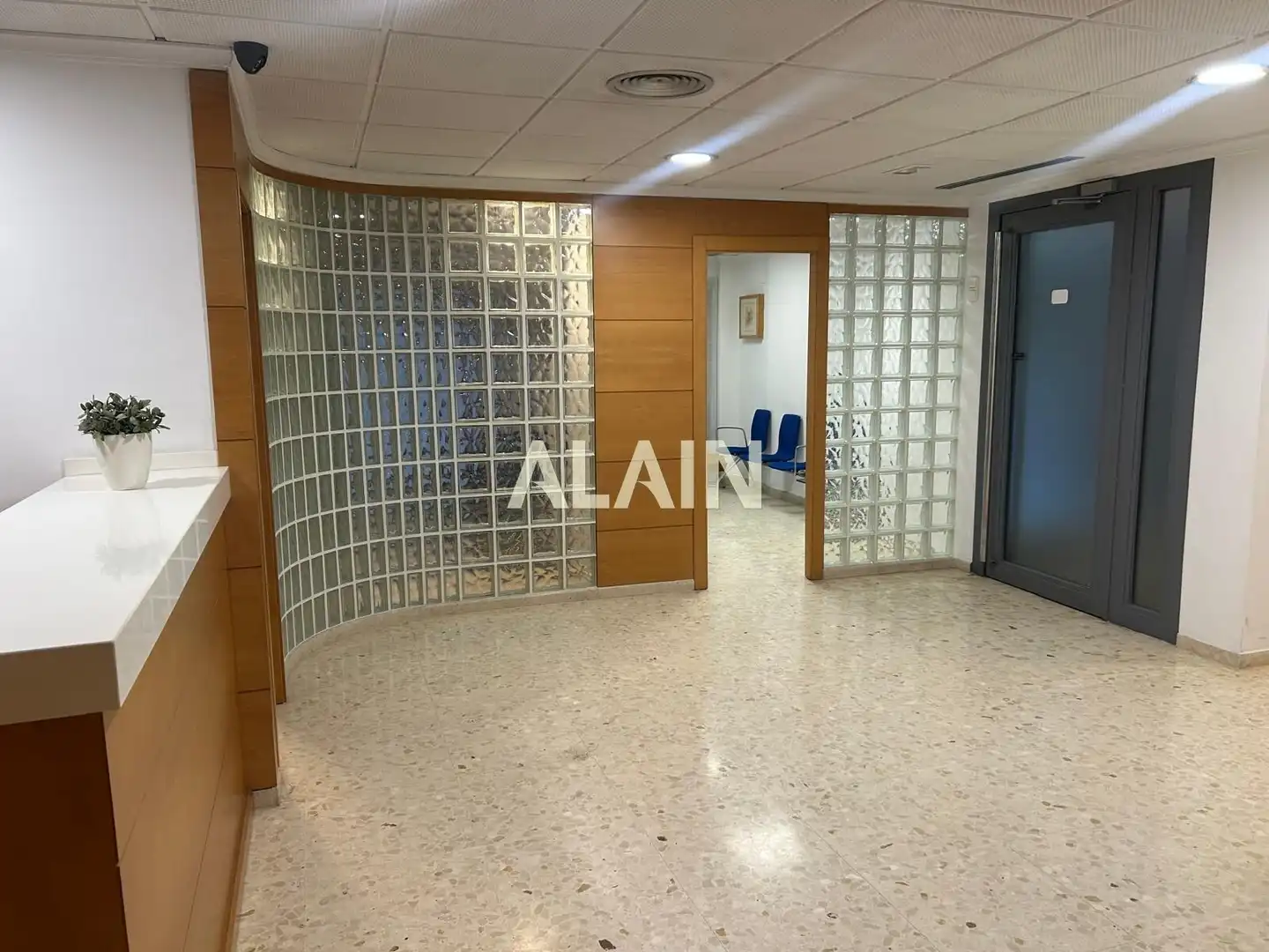 Commercial properties for rent in Valencia  with Air Conditioner and Furnished