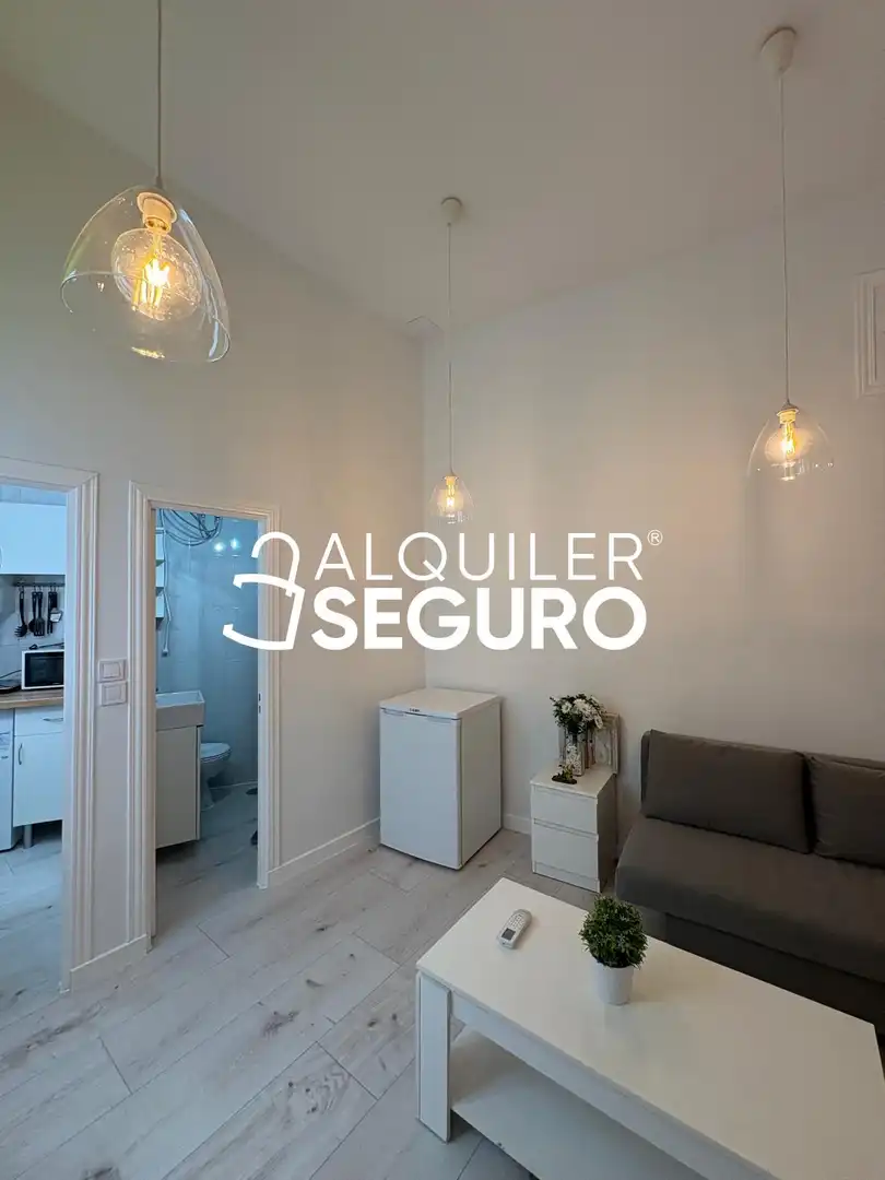 Schlafzimmer von Wohnung zur Miete in Madrid mit Klimaanlage, Heizung und Möbliert