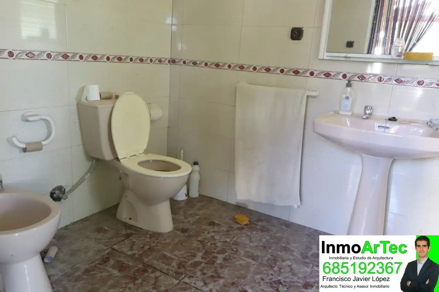 Baño de Casa o chalet en venta en Montefrío con Jardín privado, Terraza y Piscina