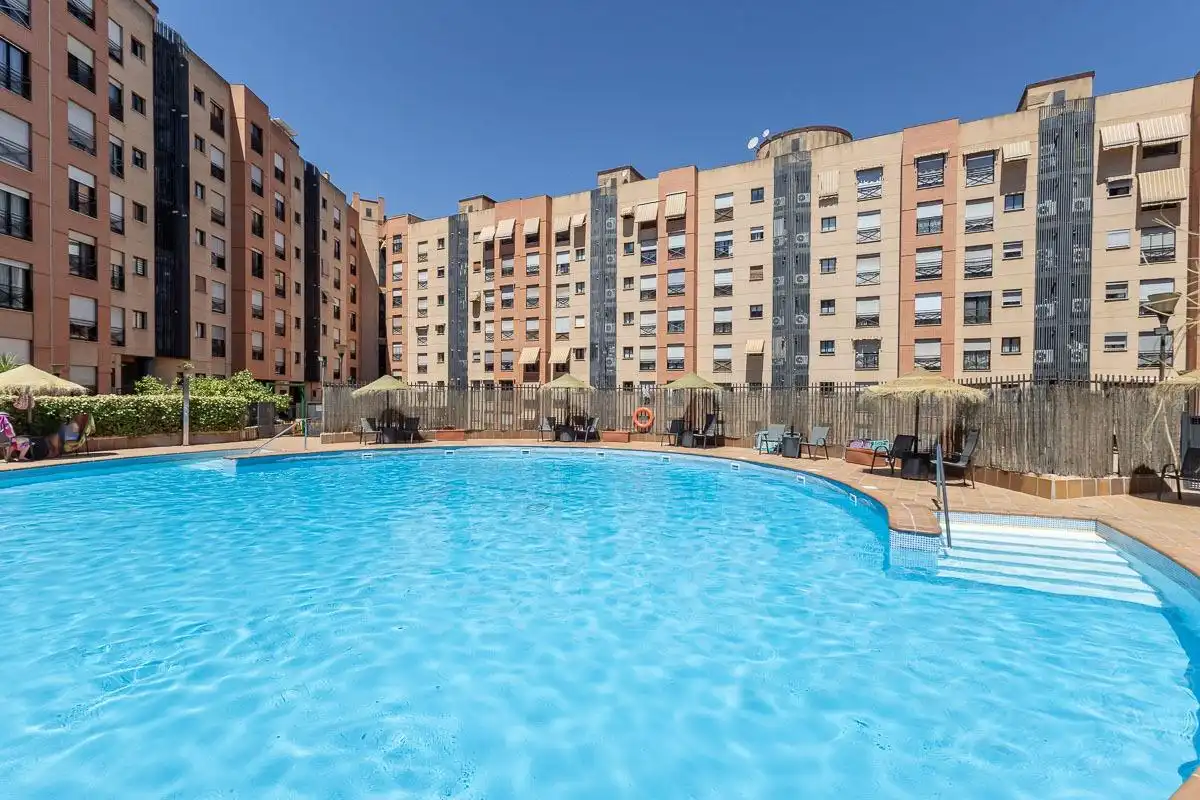 Piscina de Piso en venta en Granada con Aire acondicionado, Calefacción y Terraza