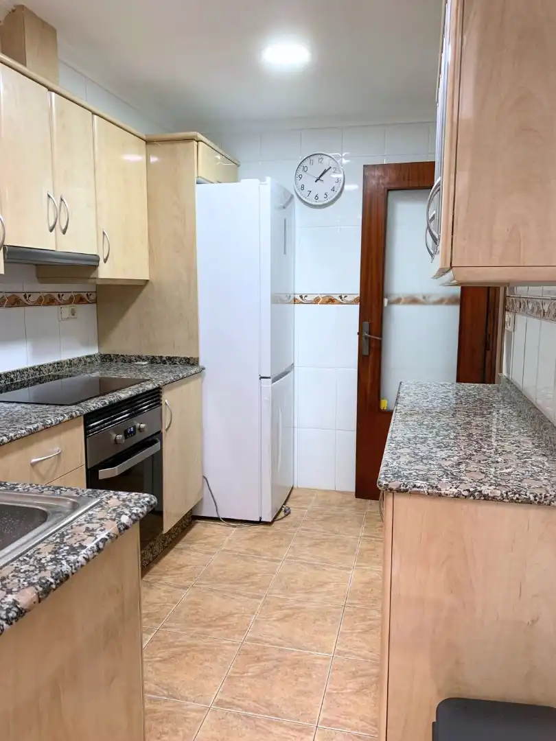 Cuina de Pis de lloguer en Valencia amb Aire condicionat, Moblat i Forn