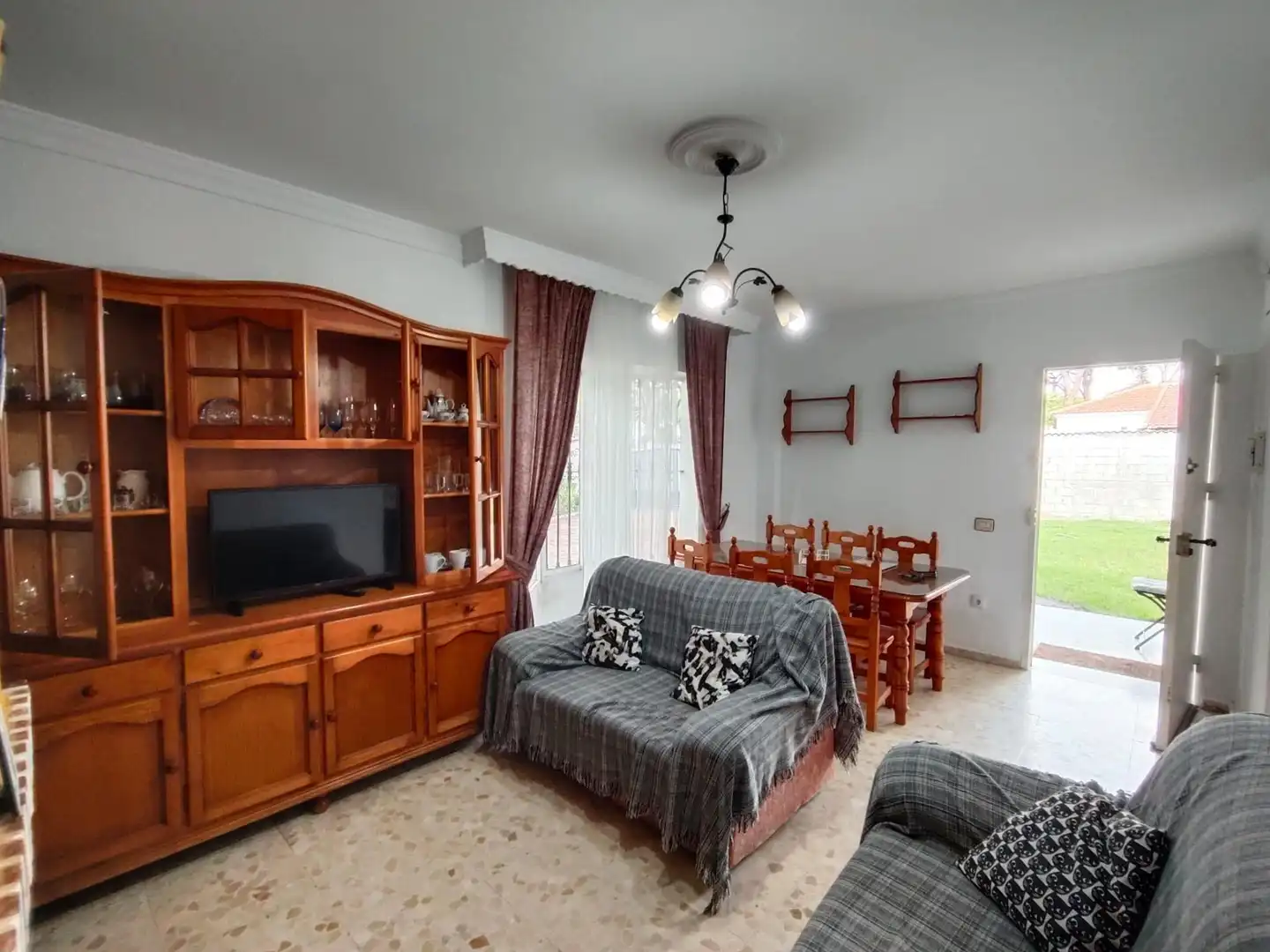 Sala d'estar de Casa o xalet en venda en Chiclana de la Frontera amb Jardí privat i Terrassa