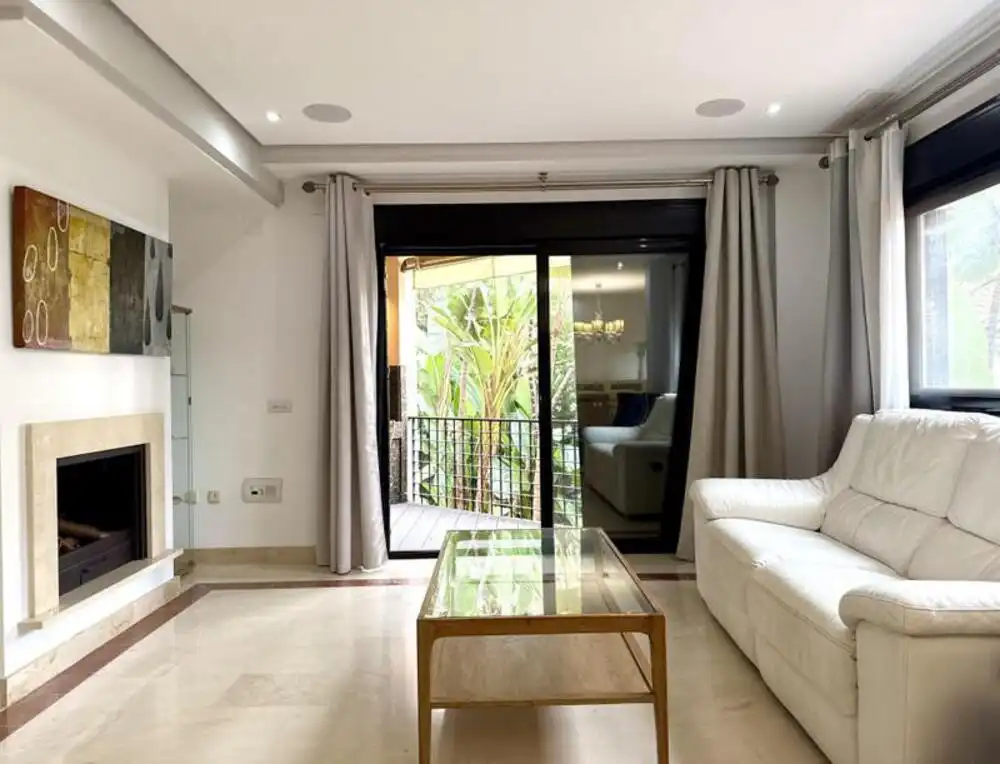 Apartament amb piscina en venda a Nueva Andalucía, imagen 2