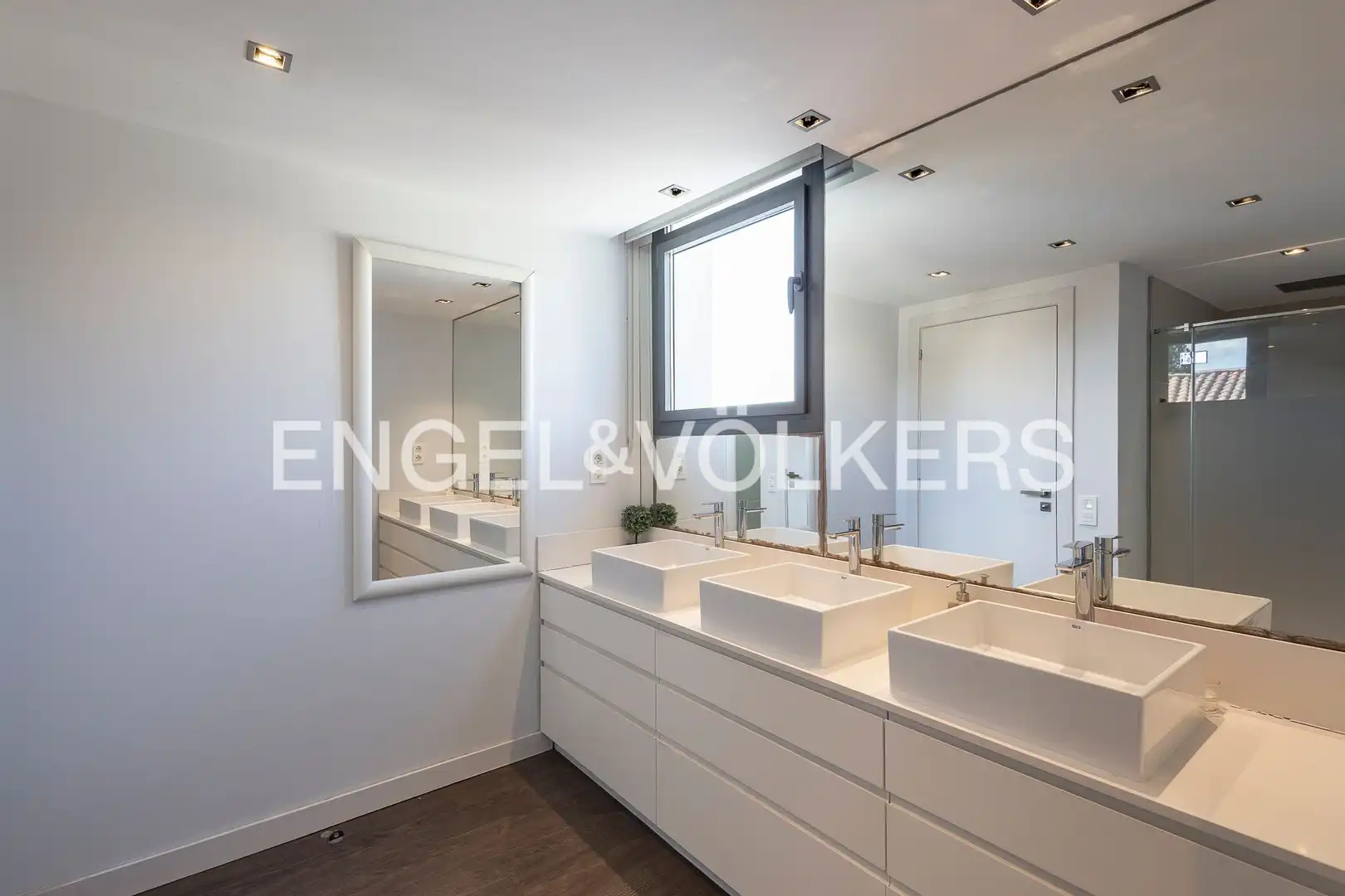 Baño de Casa o chalet de alquiler en Barcelona con Aire acondicionado, Calefacción y Jardín privado