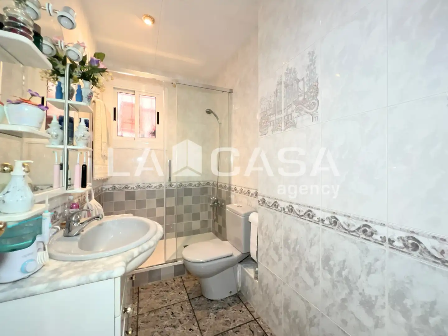 Bathroom of Attic for sale in Badalona  with Terrace and Furnished