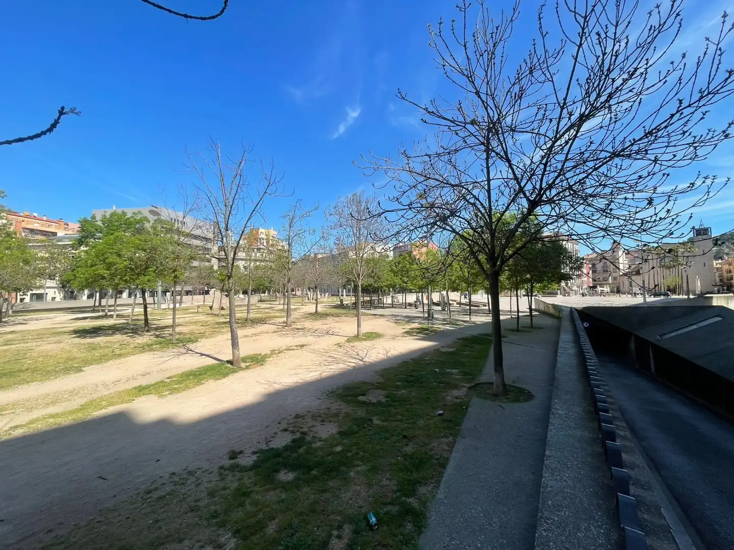 Außenansicht von Garage zum Verkauf in Girona