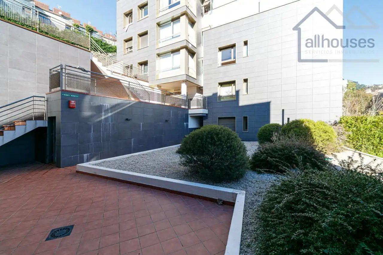 Vista exterior de Apartamento en venta en Vigo  con Calefacción, Piscina y Amueblado