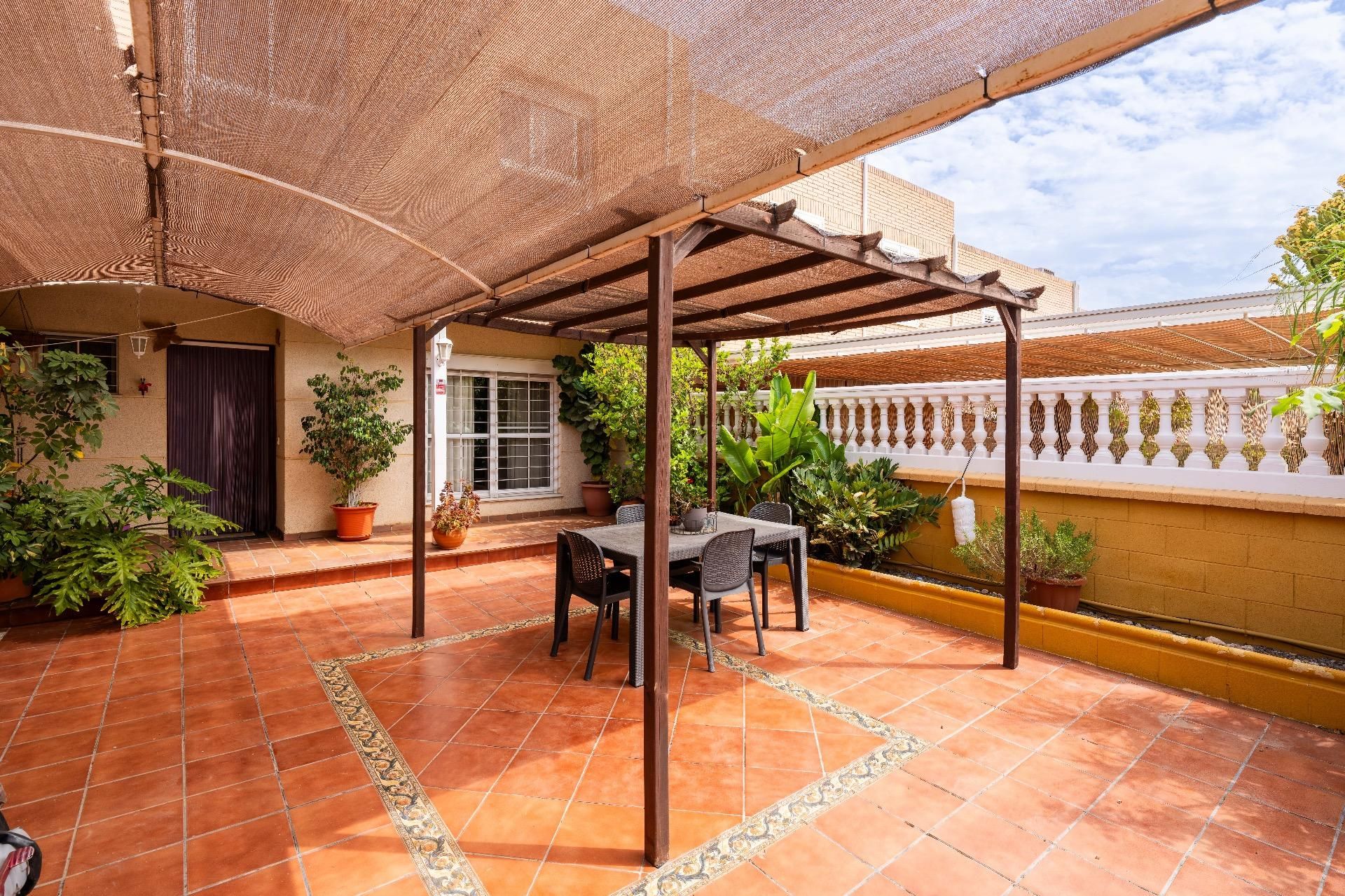 Terrassa de Casa o xalet en venda en  Almería Capital amb Aire condicionat i Calefacció