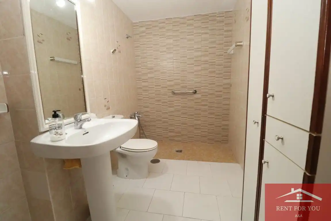 Bany de Pis en venda en Alhaurín El Grande amb Aire condicionat, Terrassa i Moblat