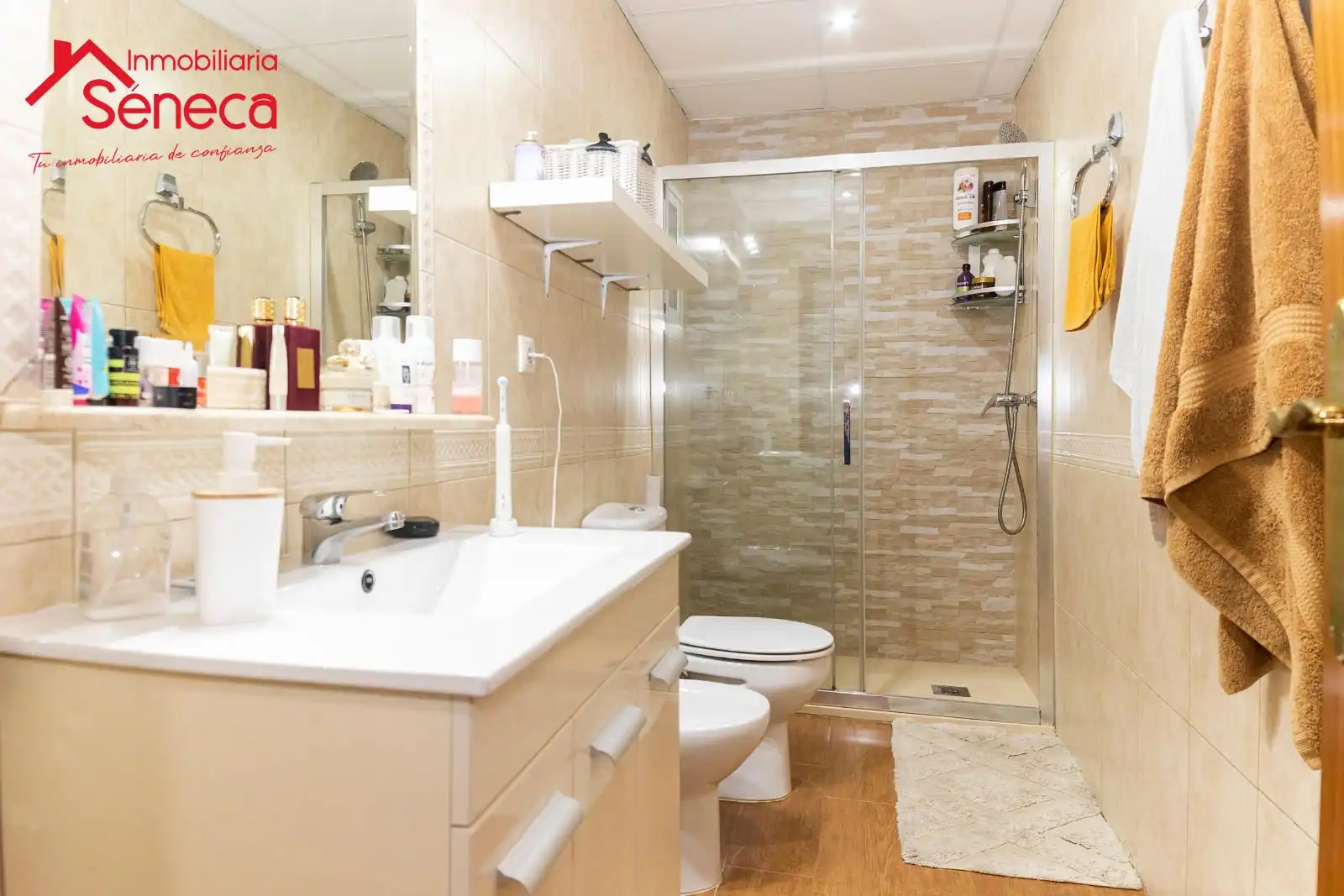 Bathroom of Flat for sale in Córdoba  with Air Conditioner, Terrace and Storage room