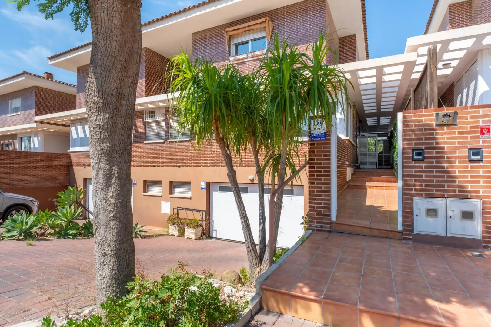 Vista exterior de Casa adosada en venda en Mutxamel amb Aire condicionat, Calefacció i Jardí privat