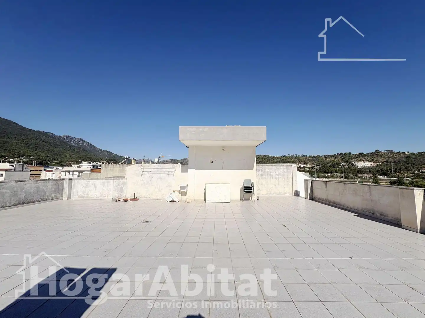 Vista exterior de Àtic en venda en Vilallonga / Villalonga amb Terrassa, Balcó i Piscina comunitària