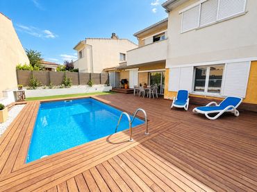 Adosado con balcón en venta en L"ONZE DE SETEMBRE