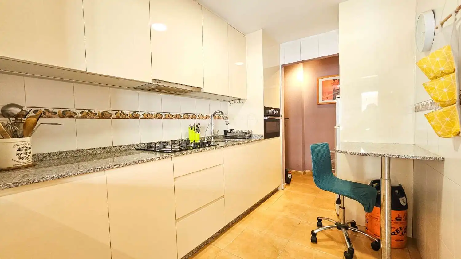 Cocina de Apartamento en venta en Torrevieja con Aire acondicionado, Calefacción y Terraza