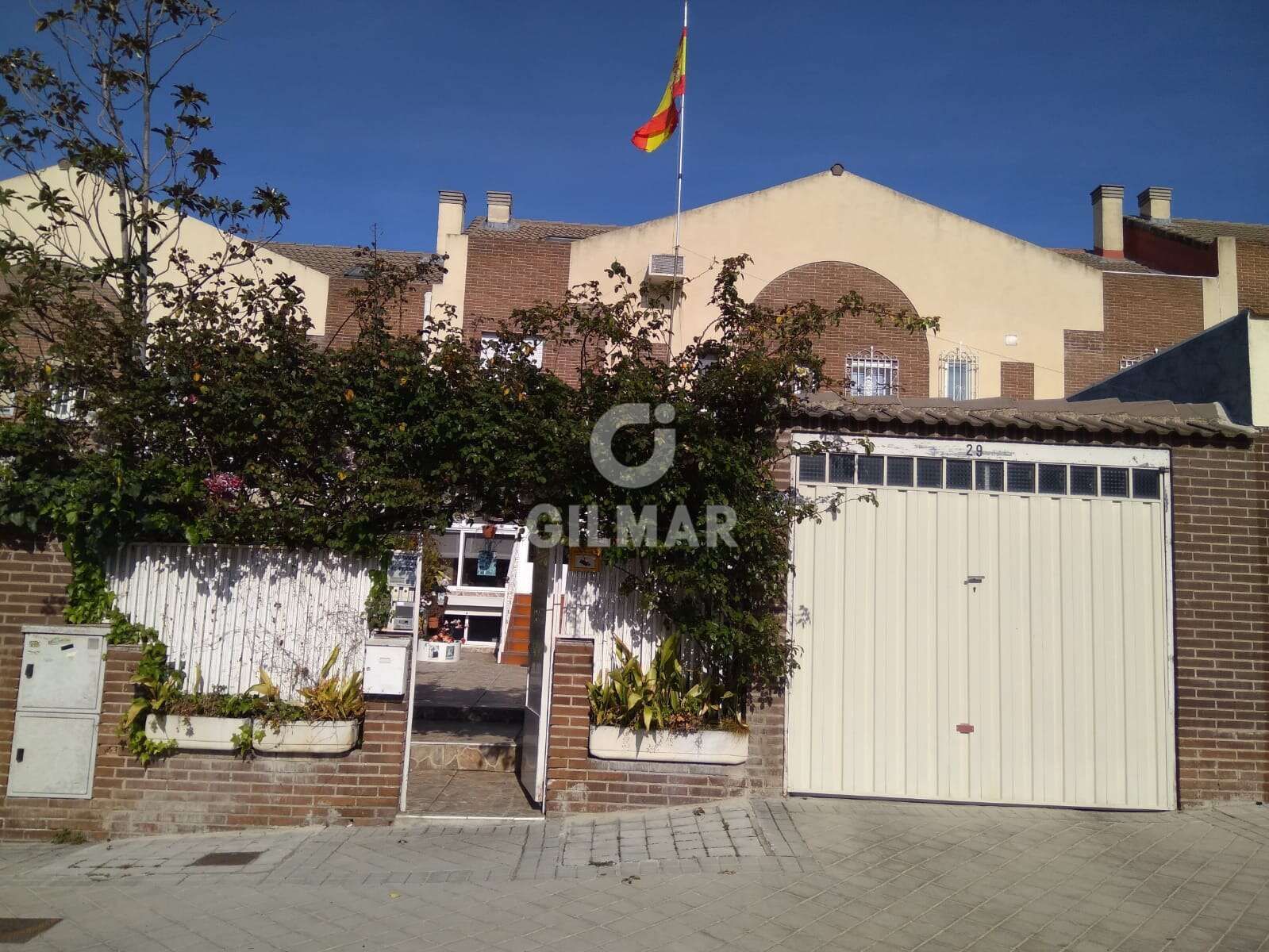 Vista exterior de Casa adosada en venda en Rivas-Vaciamadrid amb Piscina