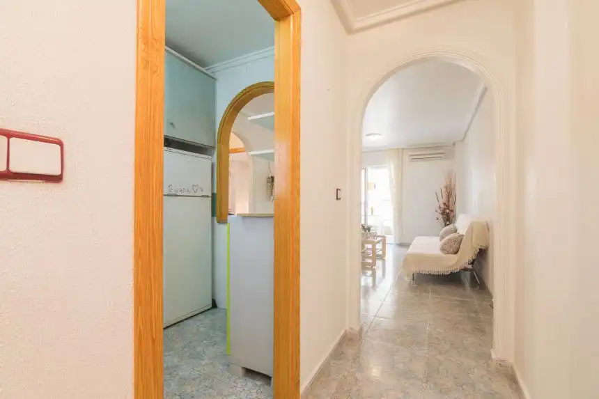 Wohnung zum Verkauf in Elche / Elx mit Klimaanlage, Terrasse und Möbliert