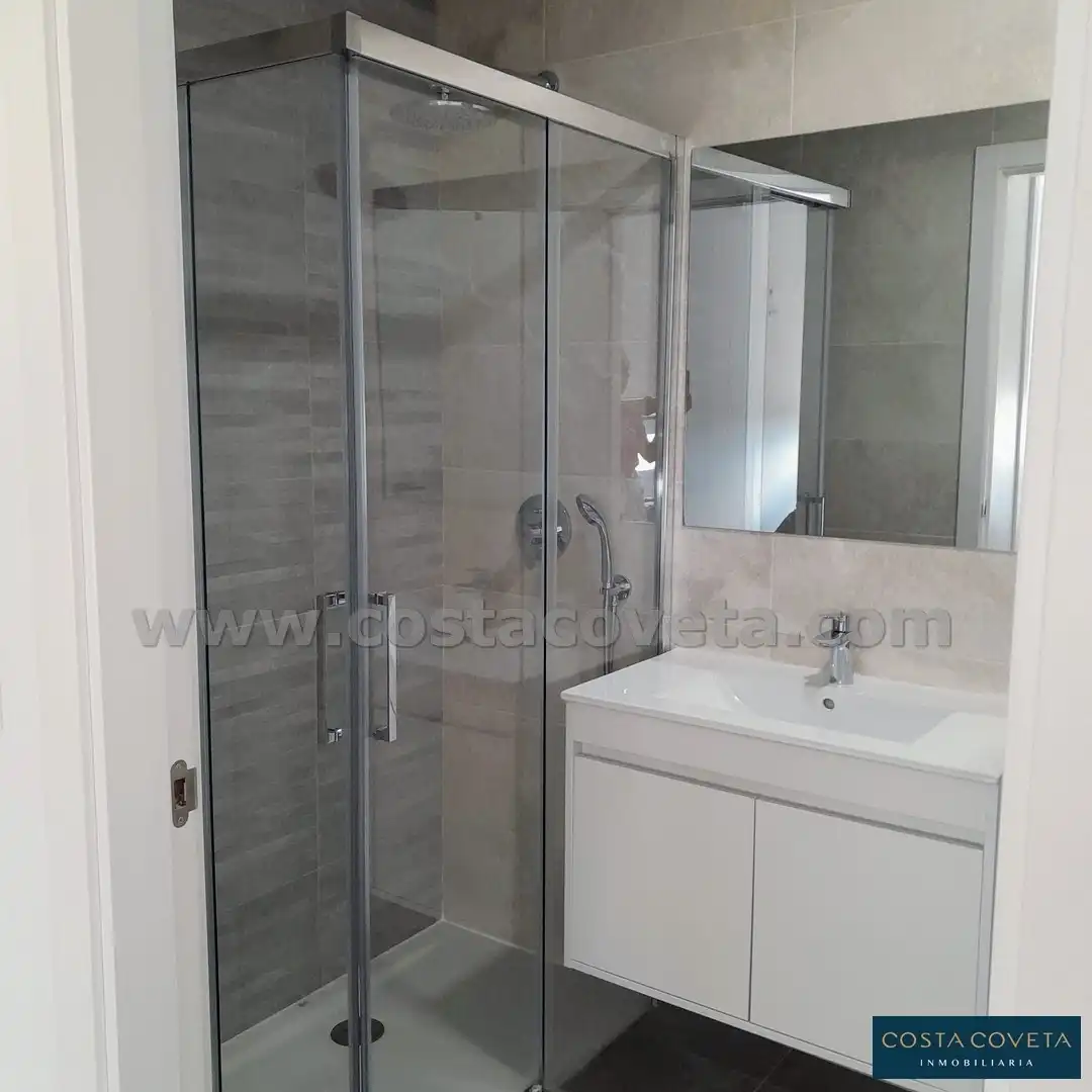 Bathroom of Apartments for sale in El Campello  with Air Conditioner, Swimming Pool and Furnished