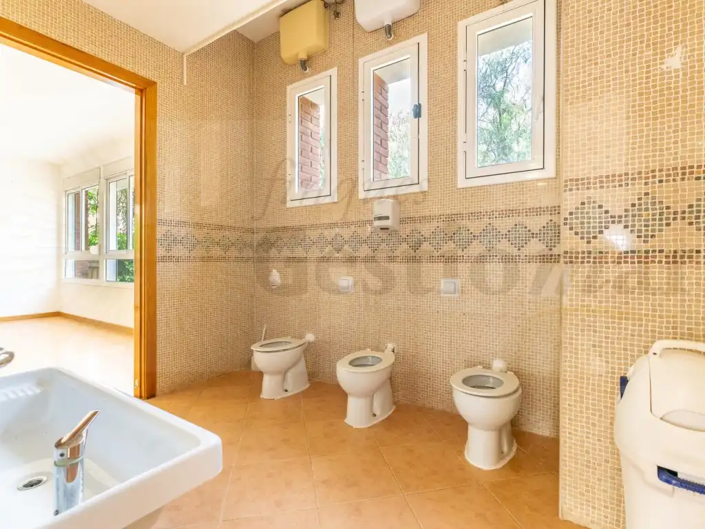 Bathroom of Commercial properties for sale in Cambrils